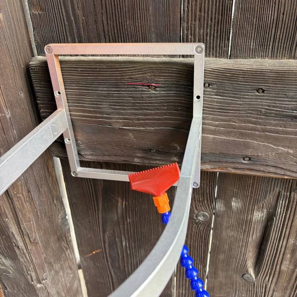 Holzwand dunkel – Vorher